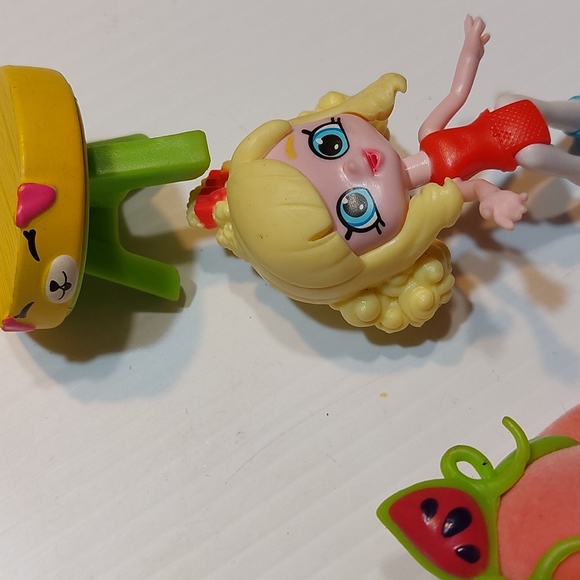 Lot Of 10 Mini Doll Accessories and Plush Toys -Pikmi Pops Surprise & Shopkins - Picture 4 of 9